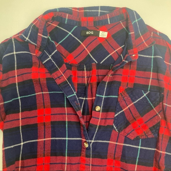 Small plaid urban outfitters button up - Picture 3 of 3
